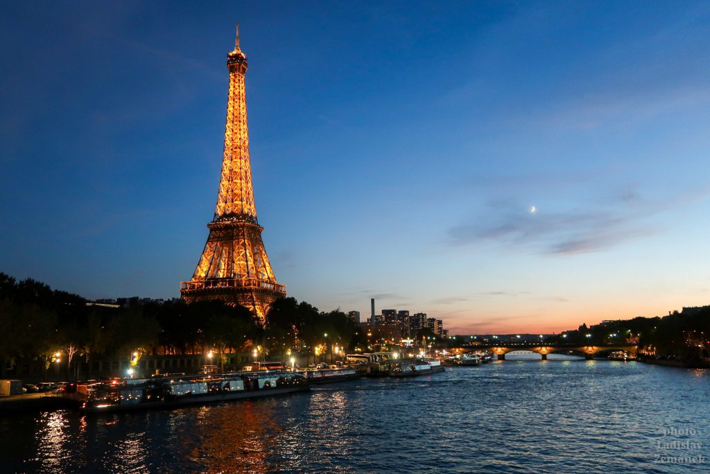 Seina a Eiffelova věž - večer