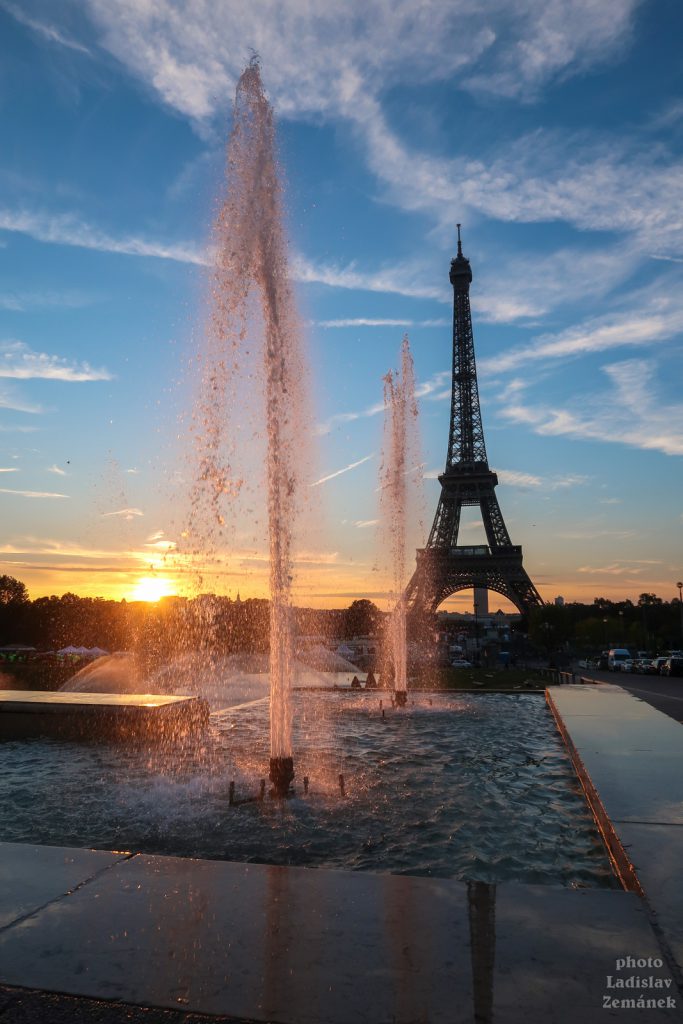 Trocadero a Eiffelova věž - za svítání