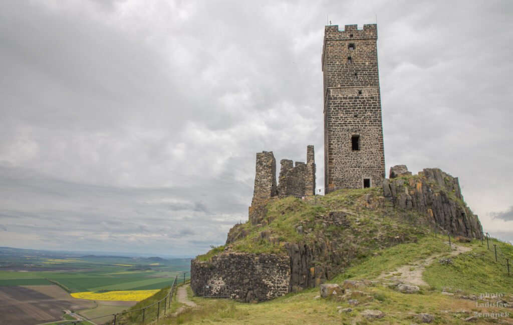 hrad hazmburk - bílá věž