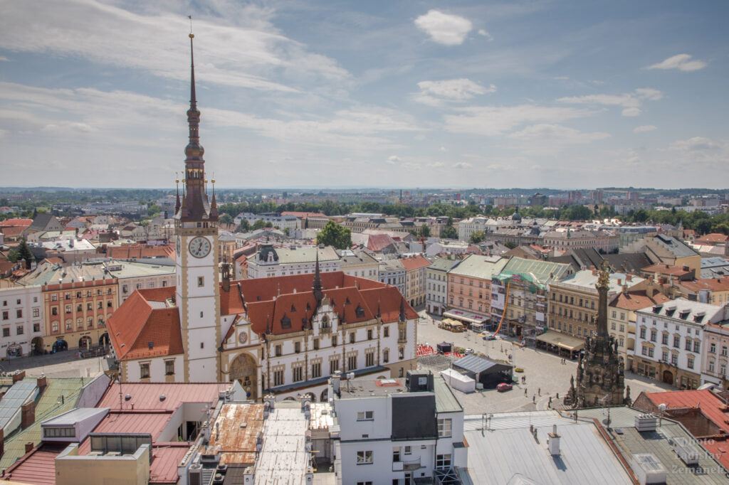Svatý Mořic - výhled na Olomouckou radnici a Horní náměstí z věže