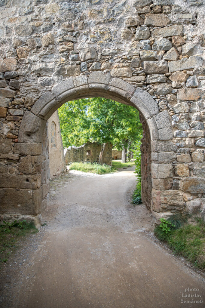 Hrad Zvíkov - brána