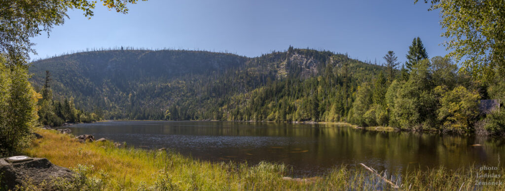 Plešné jezero a jezerní stěna