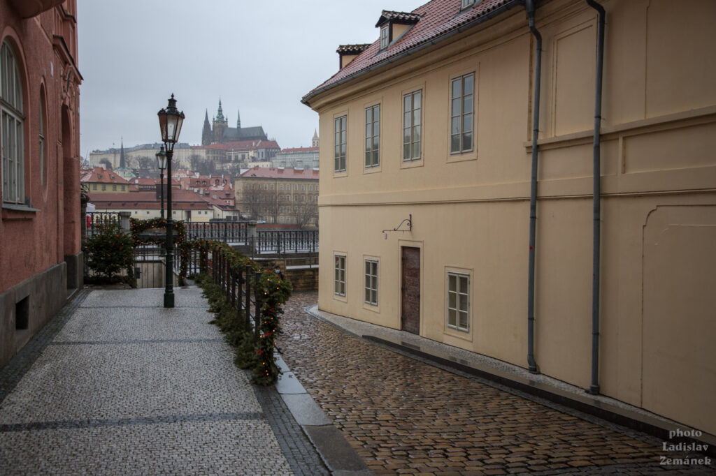 Zimní deštivý den v Praze