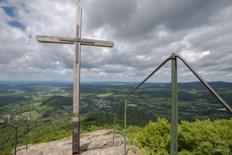 Jizerské hory - Ořešník - vrcholový kříž