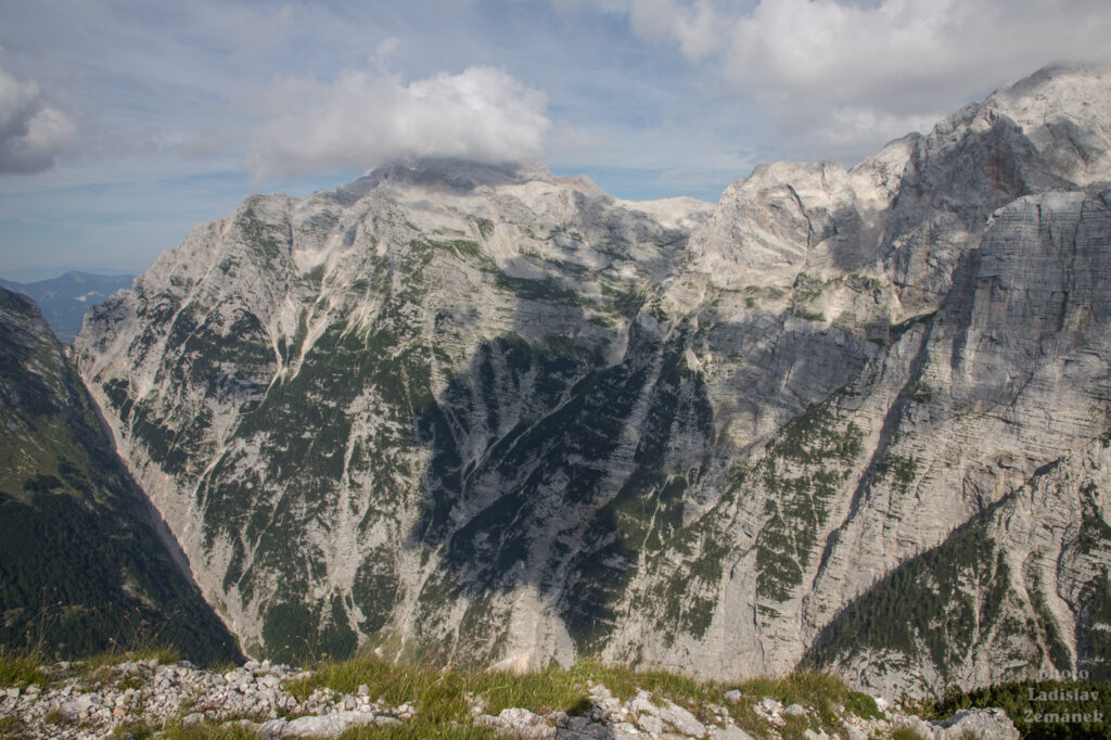 Zadnjiški Ozebnik - výhled na alpské vrcholy a Triglav