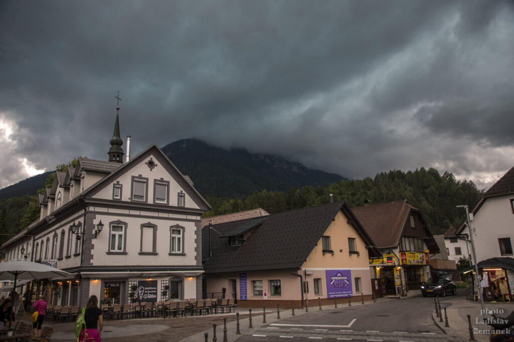 Večerní bouřkové mraky v Julských Alpách - Kranjska Gora