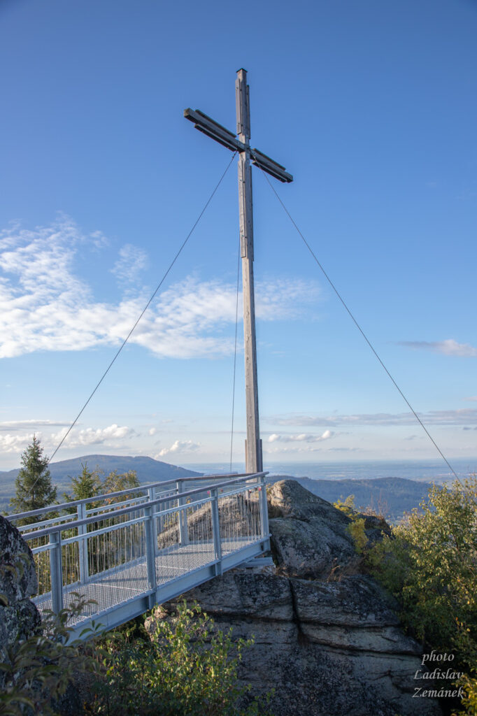 Nebelstein - vyhlídková plošina a kříž