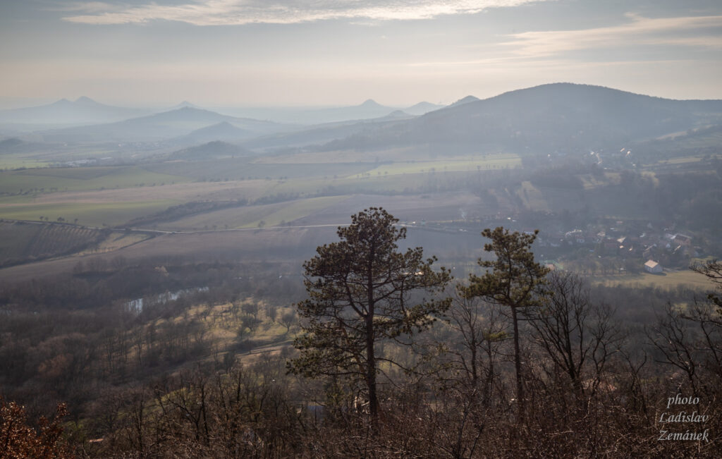 Blešenský vrch - výhled na Středohoří