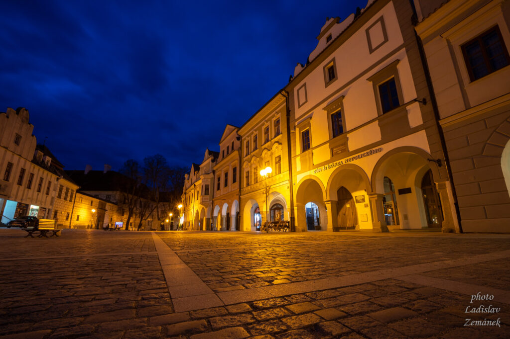Třeboň - večerní Masarykovo náměstí