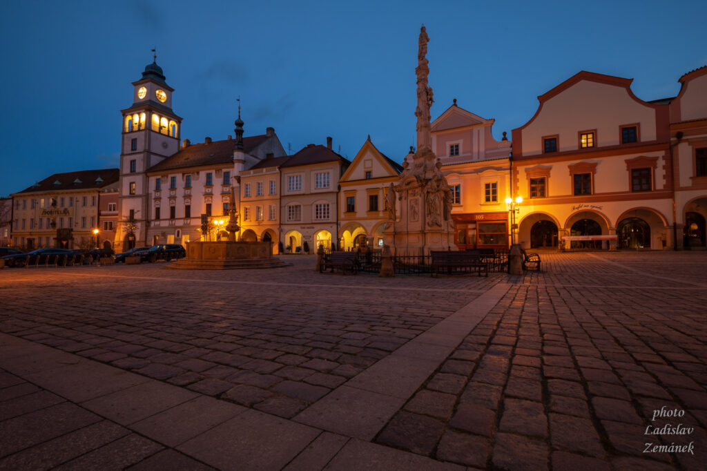 Třeboň - večerní Masarykovo náměstí