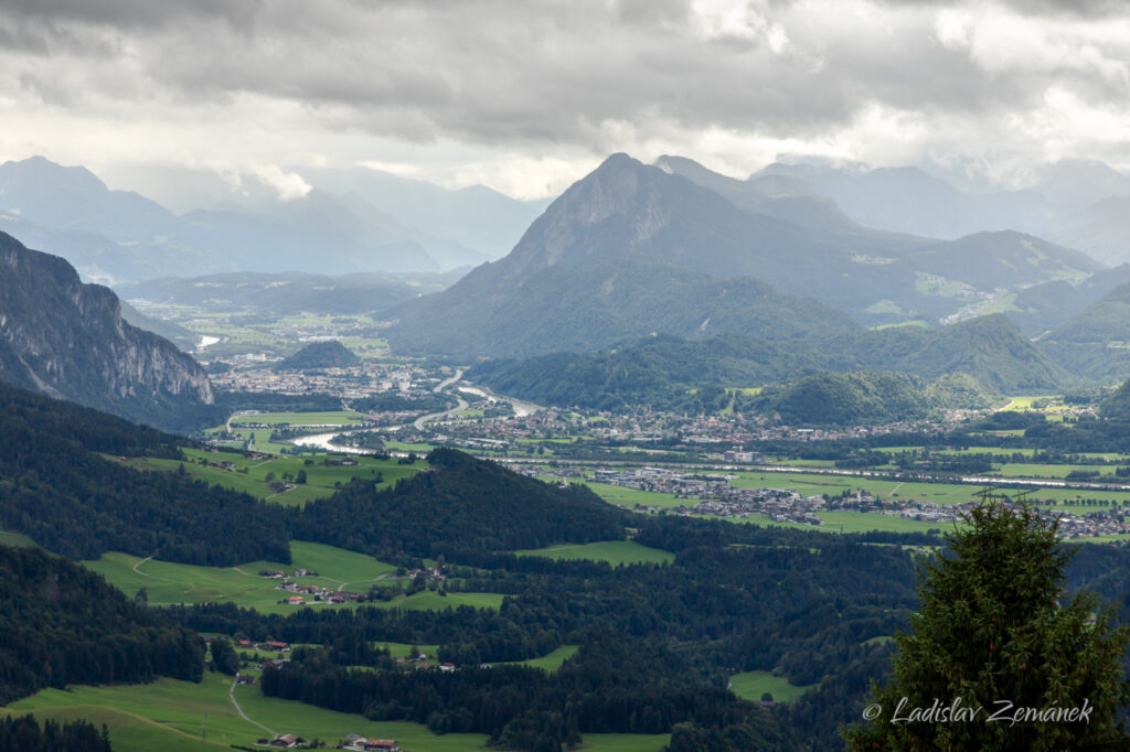 Výhled na údolí a hory kolem Kufsteinu