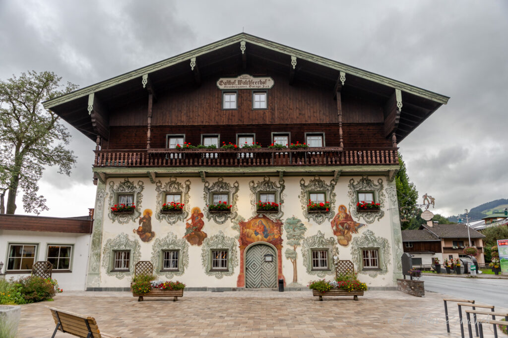 Zdobený tyrolský dům ve Walchsee