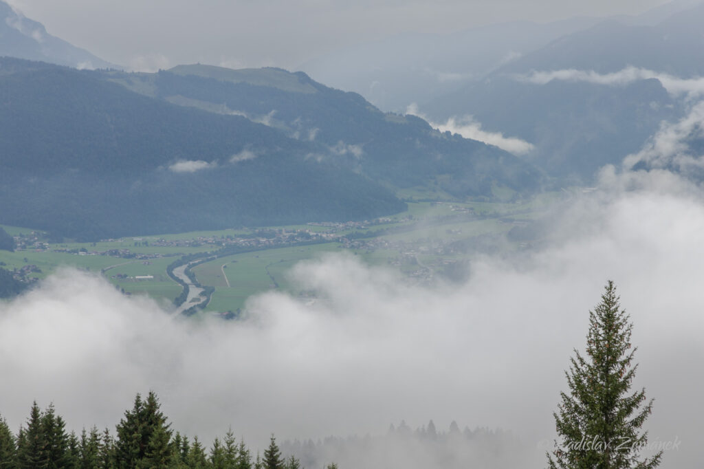 výhled do údolí u St. Johann in Tirol