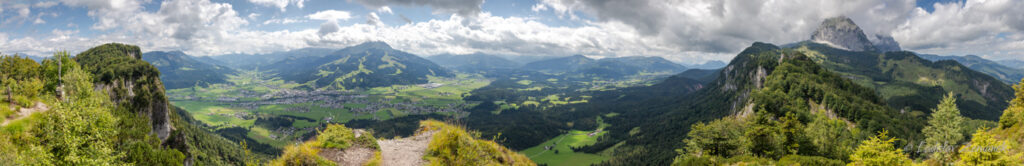 Niederkaiser - výhled na údolí a vrcholy Kaisergebirge