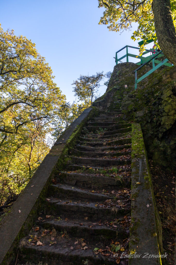 Vysoký Ostrý - schody na vyhlídku